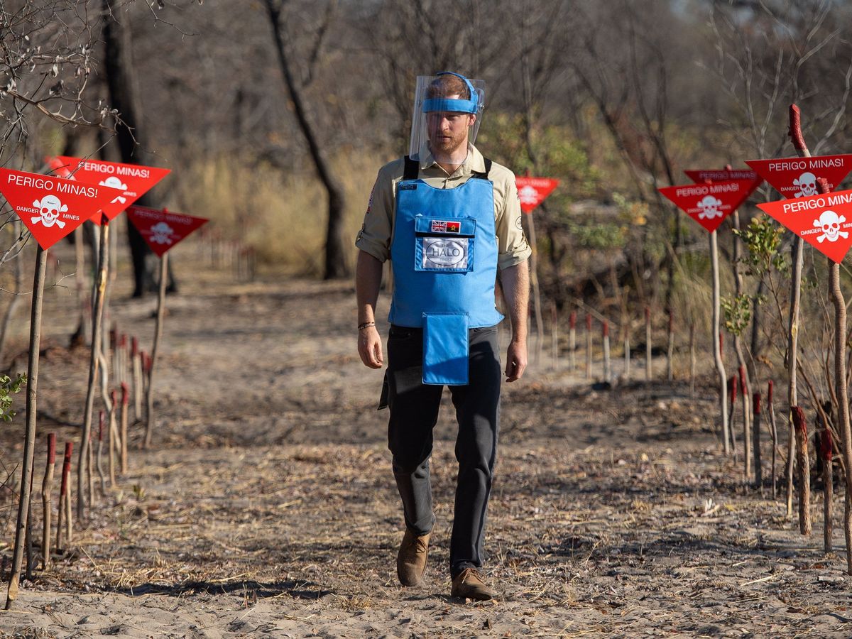 Harry echoes Diana&rsquo;s legacy in visit to Angolan minefield