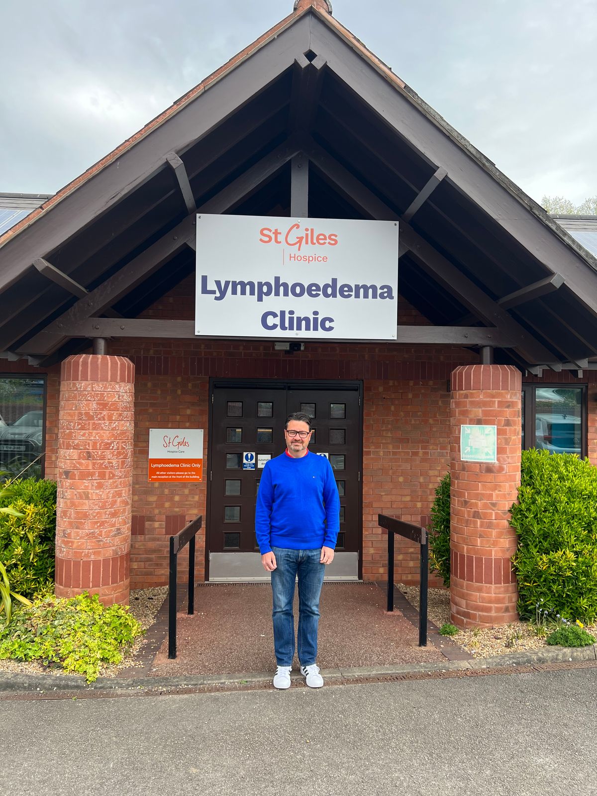 Man whose mother was cared for at St Giles Hospice now volunteers to help others