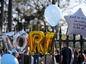 Supporting image for story: Viktorija Sokolova: Hundreds of balloons tied to West Park gates in memory of tragic teen