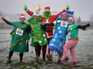 Supporting image for story: Hundreds brave bitter conditions for Chasewater run - in pictures