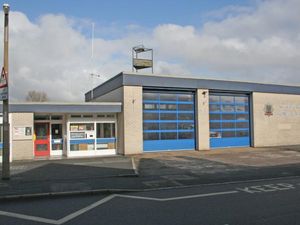 Supporting image for story: Car crashes into house in Bridgnorth and causes 'substantial damage'