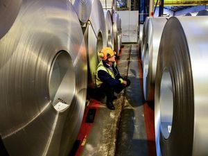 Supporting image for story: Economy looks set to avoid recession despite August contraction