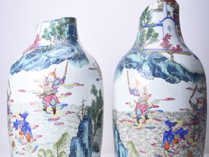 Supporting image for story: Chinese vases discovered in house clearance sell for £3,200 at Shrewsbury auction
