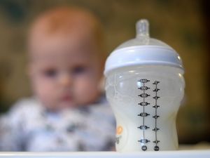 Supporting image for story: Fresh batch of baby formula recalled over presence of toxin