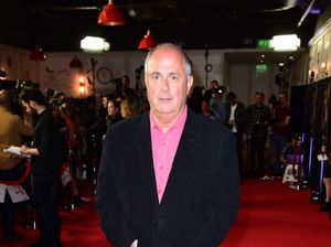 Supporting image for story: Julia Roberts leads tributes after death of Notting Hill director Roger Michell