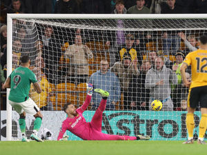 Supporting image for story: Gary O'Neil brands Wolves penalty decision 'scandalous'