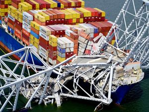 Supporting image for story: Loose electrical cable found on ship which collided with Baltimore bridge