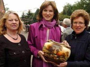 Supporting image for story: Antiques Roadshow hits town