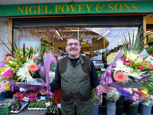 Supporting image for story: VIDEO and PICTURES: Walsall fruit and veg man celebrates 40 years of selling