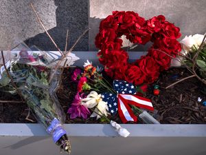 Supporting image for story: US halts all asylum decisions after shooting of National Guard members