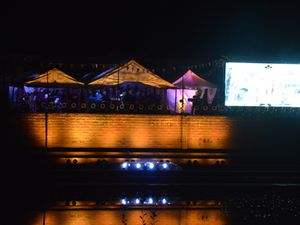 Supporting image for story: Hundreds flock to watch Bewdley riverside show