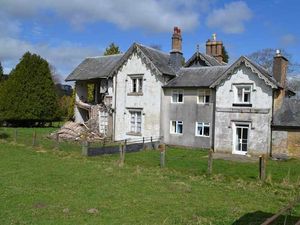 Supporting image for story: Mid Wales manor fetches £410,000 at auction