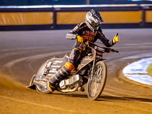 Supporting image for story: Wolves so close to play-off
place after manic Monday