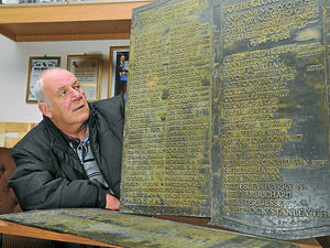Supporting image for story: Wolverhampton war memorial has new home after eBay outrage