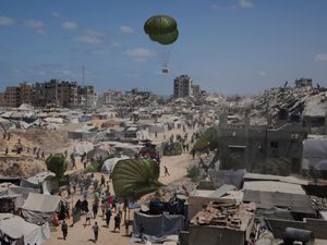 Supporting image for story: Israel’s security cabinet backs plans to take over Gaza City