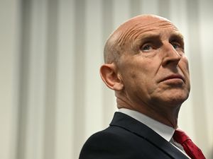 Supporting image for story: No 10 defends Healey amid accusations he misled Commons over Afghan data leak