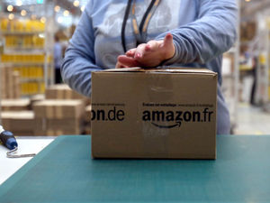 Supporting image for story: Union hotline for Amazon workers