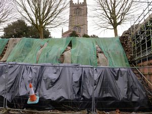 Supporting image for story: Lack of repairs to Ludlow town walls 'a disgrace'