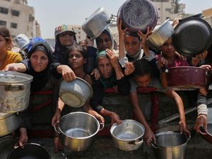 Supporting image for story: Hamas accepts ceasefire proposal on Gaza as Palestinian death toll passes 62,000