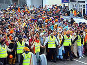 Supporting image for story: Thousands join in Sikh parade