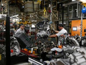 Supporting image for story: SMMT warns of return to ‘dark days’ as car manufacturing takes another hit