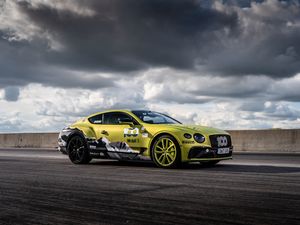 Supporting image for story: Behind the wheel of Bentley’s Pikes Peak record-breaking Continental GT
