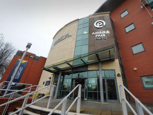 Supporting image for story: Rise in number of students dropping out from university