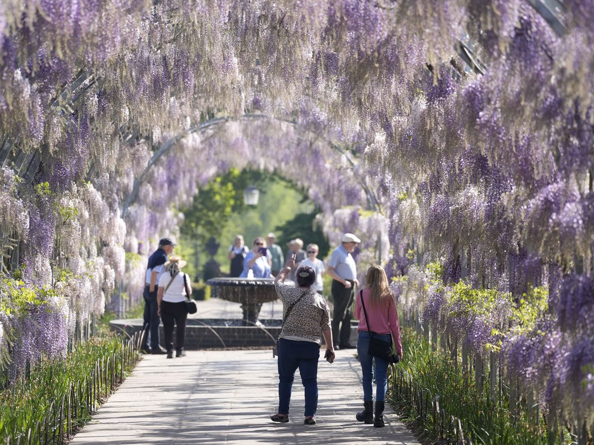 UK set for ‘classic’ spring weather, including frosty nights and warm days