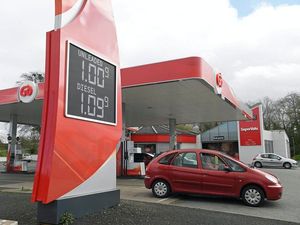 Supporting image for story: Cost of filling a car at lowest level in four years