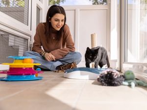 Supporting image for story: House Of The Dragon star swaps mythical beasts for kittens on pet charity visit