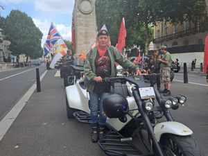 Supporting image for story: Veterans protest against possible repeal of Legacy Act