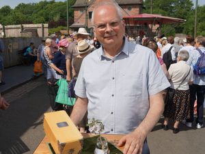 Supporting image for story: Fabergé flower worth up to £1 MILLION makes history at Black Country Antiques Roadshow event - WATCH