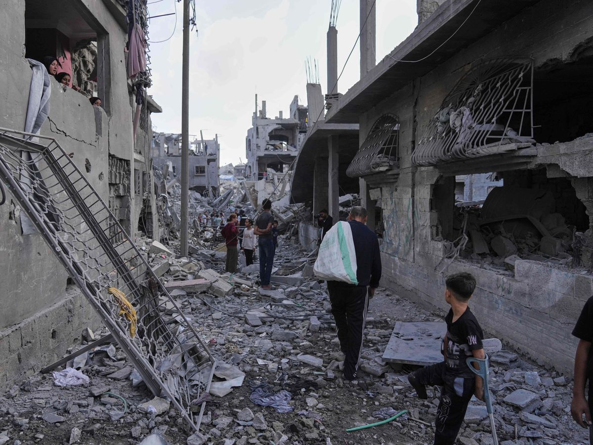 Israeli air strikes in Gaza kill 60 people, including 22 children, hospitals say
