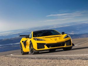 Supporting image for story: Chevrolet unveils the most powerful Corvette ever with the new ZR1