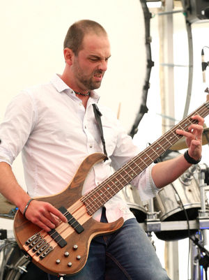 Emmy award winning artist Mark Willott performing at a Bridgnorth Music and Arts Festival.