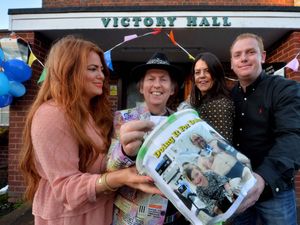 Supporting image for story: Family 'overwhelmed' after fundraiser for Wolverhampton father with months to live hits £25k target