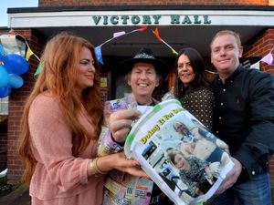 Supporting image for story: Family 'overwhelmed' after fundraiser for Wolverhampton father with months to live hits £25k target