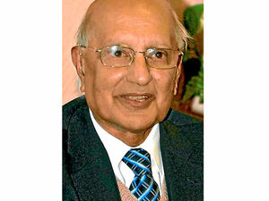 Supporting image for story: Funeral date set for Lord Tarsem King