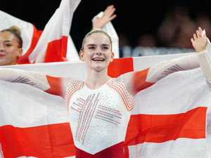 Supporting image for story: Alice Kinsella and England hold nerve to win Commonwealth Gold