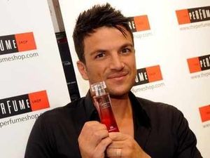 Supporting image for story: Fans go crazy to get near Peter Andre