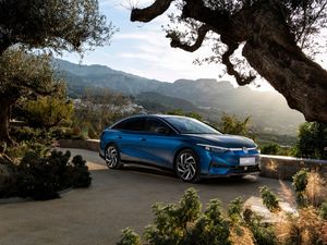 Supporting image for story: Volkswagen expands electric car line-up with reveal of new ID.7