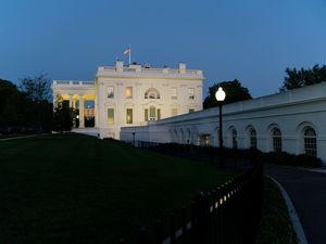 Supporting image for story: Trump stays out of sight after returning to White House