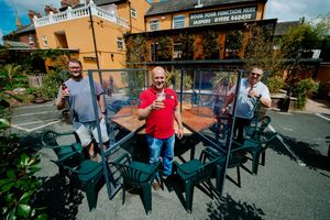 Group Structures has been working with Jaspers in Shifnal to create a new table concept. In Picture L>R: Simon Comba, Mark Coats (Group Structures) and Adrian Darall