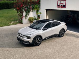 Supporting image for story: Citroen announces prices for new electric e-C4 X