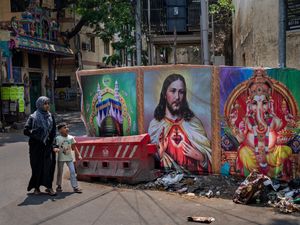 Supporting image for story: Indians voting as Narendra Modi takes aim at country’s Muslims
