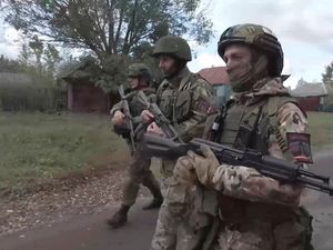 Supporting image for story: US says thousands of North Korean troops are close to Ukraine border