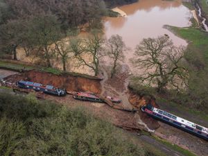 Supporting image for story: ‘Like Titanic film’- witnesses tell of watching boats falling into ‘sinkhole’