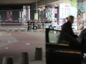 Supporting image for story: German police search for man who attacked and injured several people outside bar
