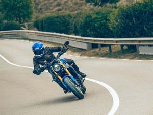 Supporting image for story: New Yamaha XSR900 arrives with retro look and lighter frame