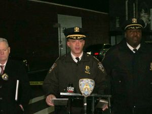 Supporting image for story: 10 people wounded in shooting outside New York City nightclub